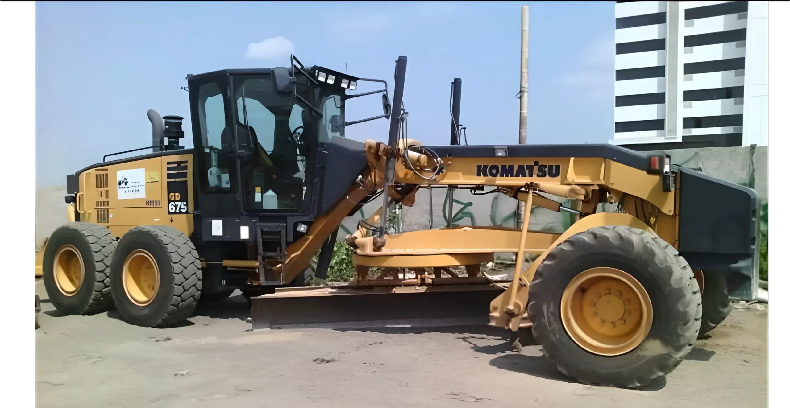 Motoniveladora KOMATSU GD-675