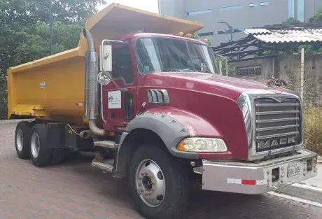 Volqueta MACK GU813E
